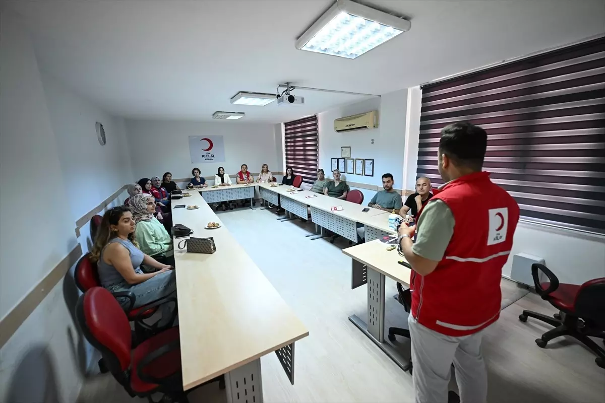 Türk Kızılay, 69 Bin Kişiye İlk Yardım Eğitimi Verdi