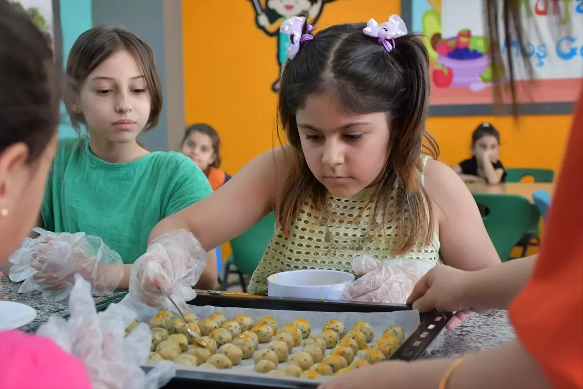 Batman'da Öğrenciler Yaşam Becerileri Atölyesi ile Yiyecek Hazırlamayı Öğreniyor