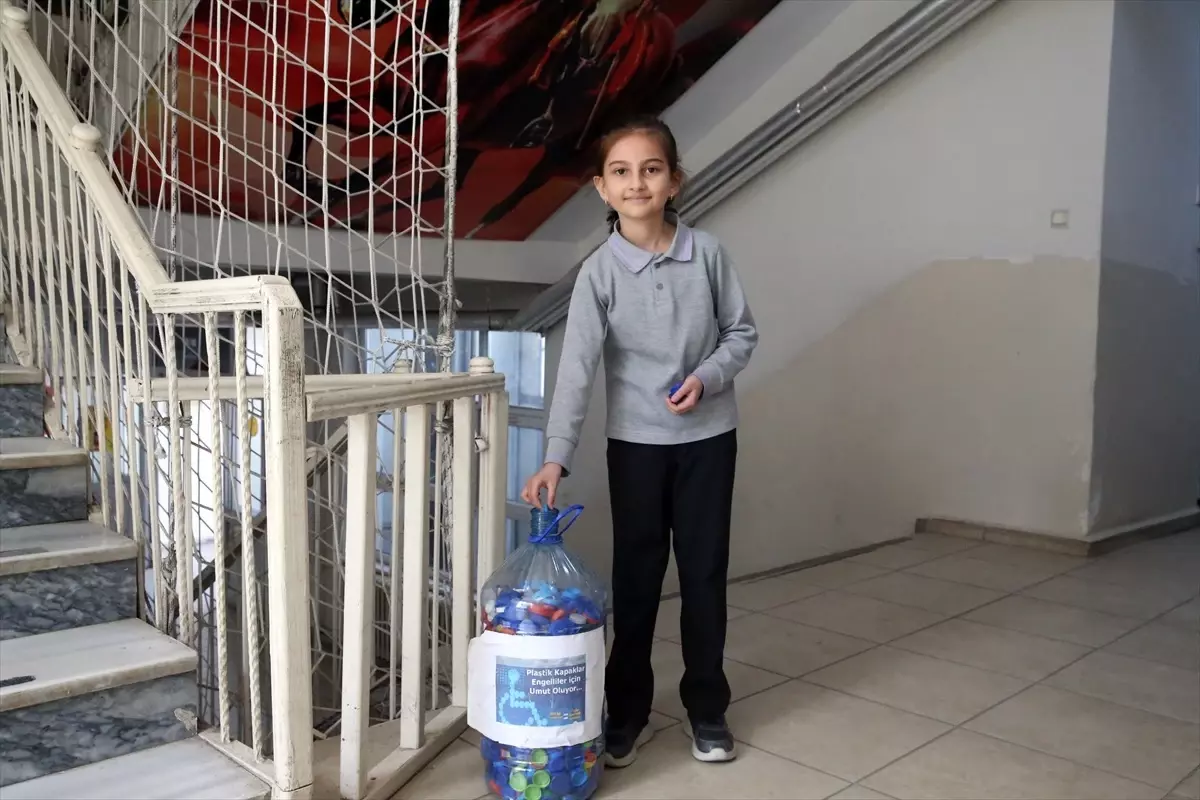 Kastamonu'da Öğrenciden Engelli Arkadaşına Mavi Kapakla Bayram Hediyesi