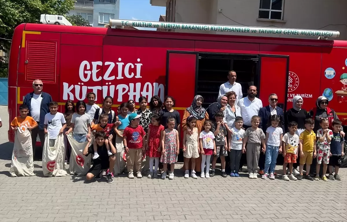 Bursa'da Roman Öğrenciler İçin Gezici Kütüphane Etkinliği Düzenlendi