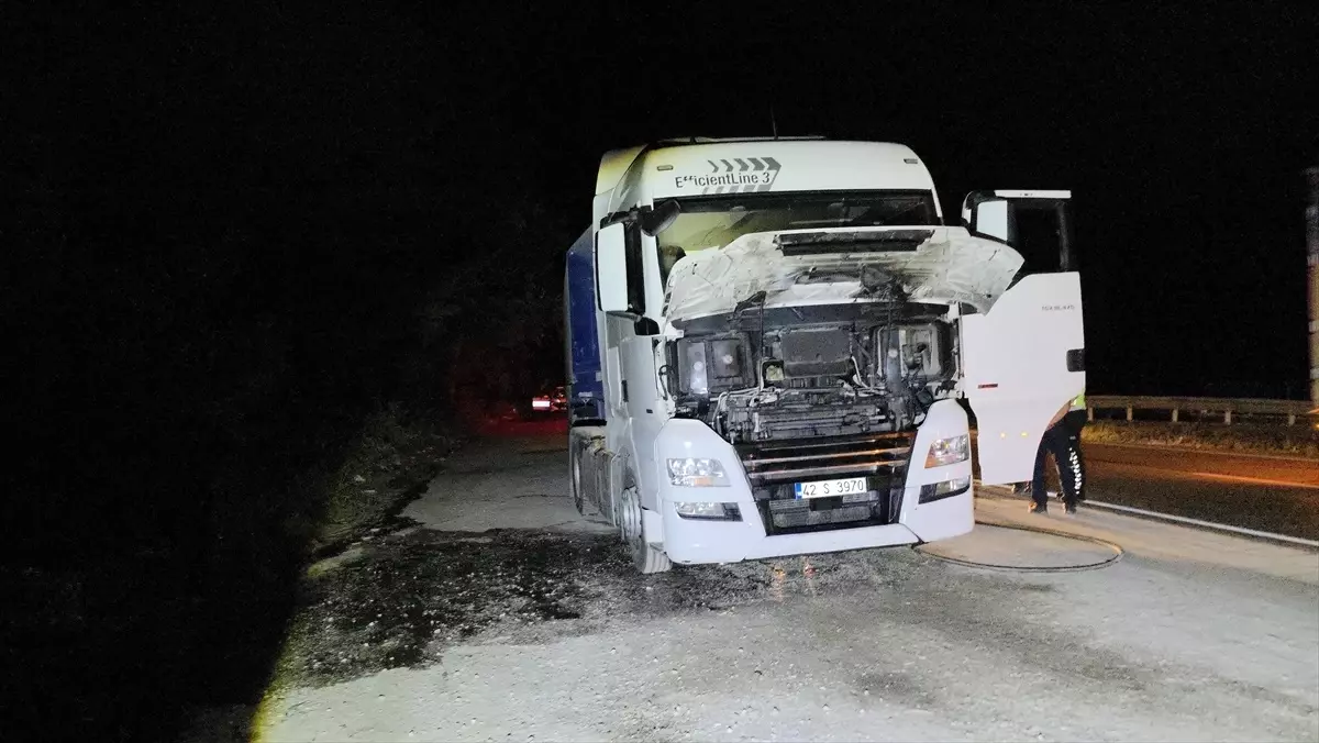 Bursa'da Şişe Yüklü Tırda Yangın