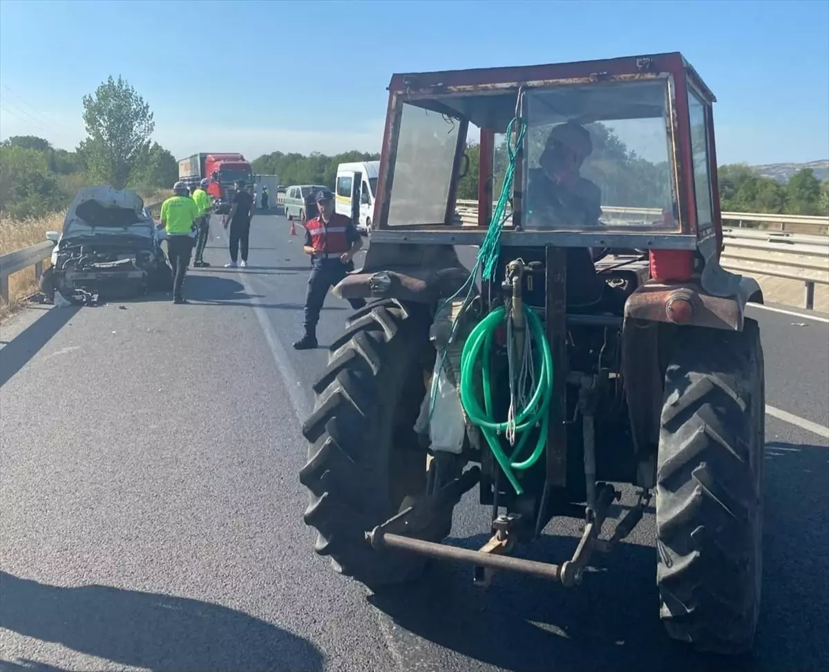 İnegöl'de Trafik Kazaları ve Çocuk Düşmesi: 3 Yaralı