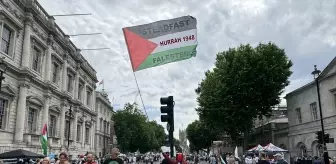 Londra'da Filistin'e Destek Yürüyüşü: On Binler Protesto Etti