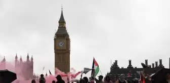 Londra'da On Binlerce Kişi Filistin Destek Eylemi Düzenledi