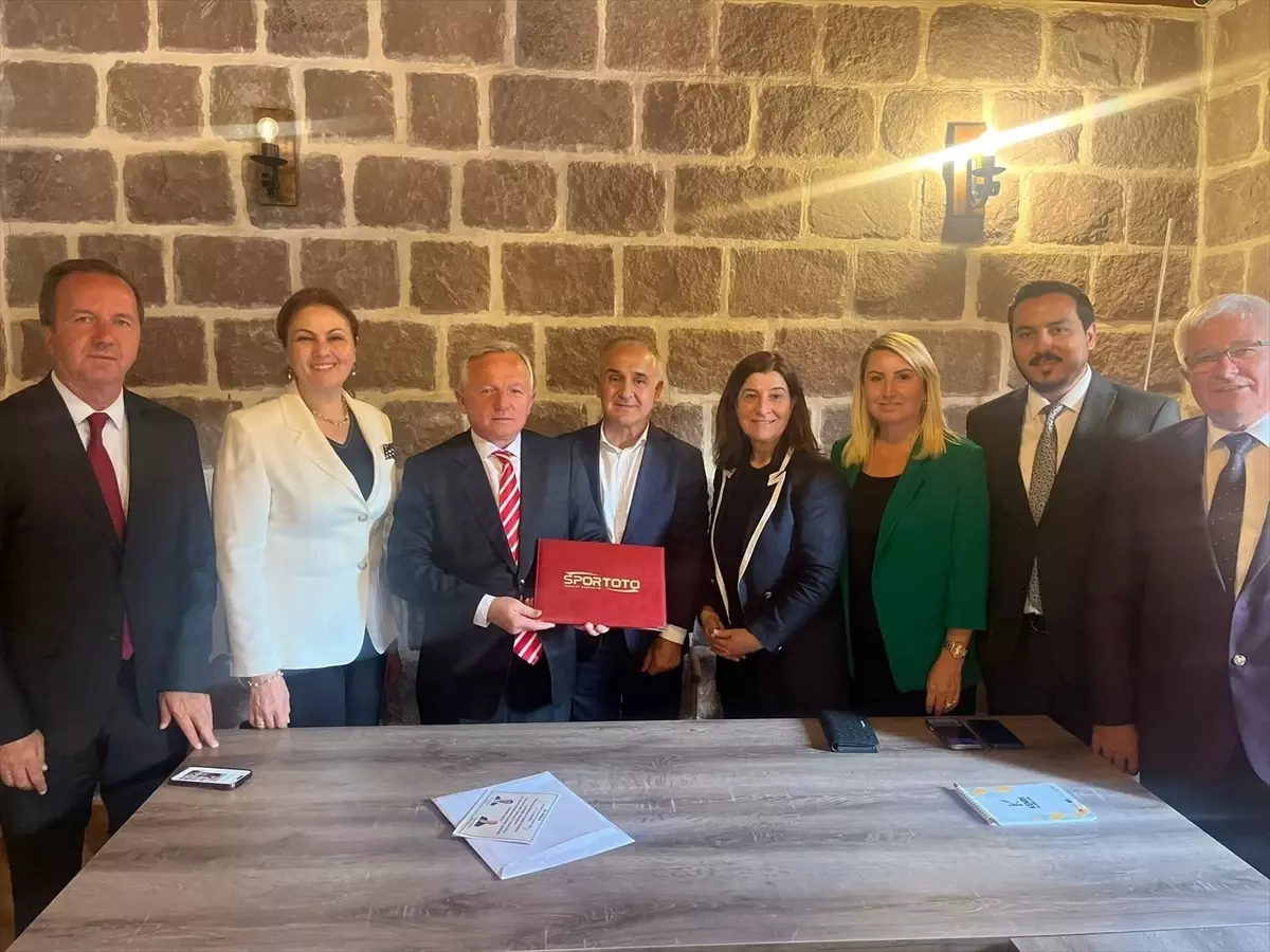 İpsala'ya 10 Milyonluk Kapalı Halı Saha
