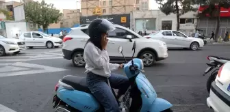 İran'da kadınlar motosiklet ehliyeti almanın önündeki engellerin kalkmasını istiyor