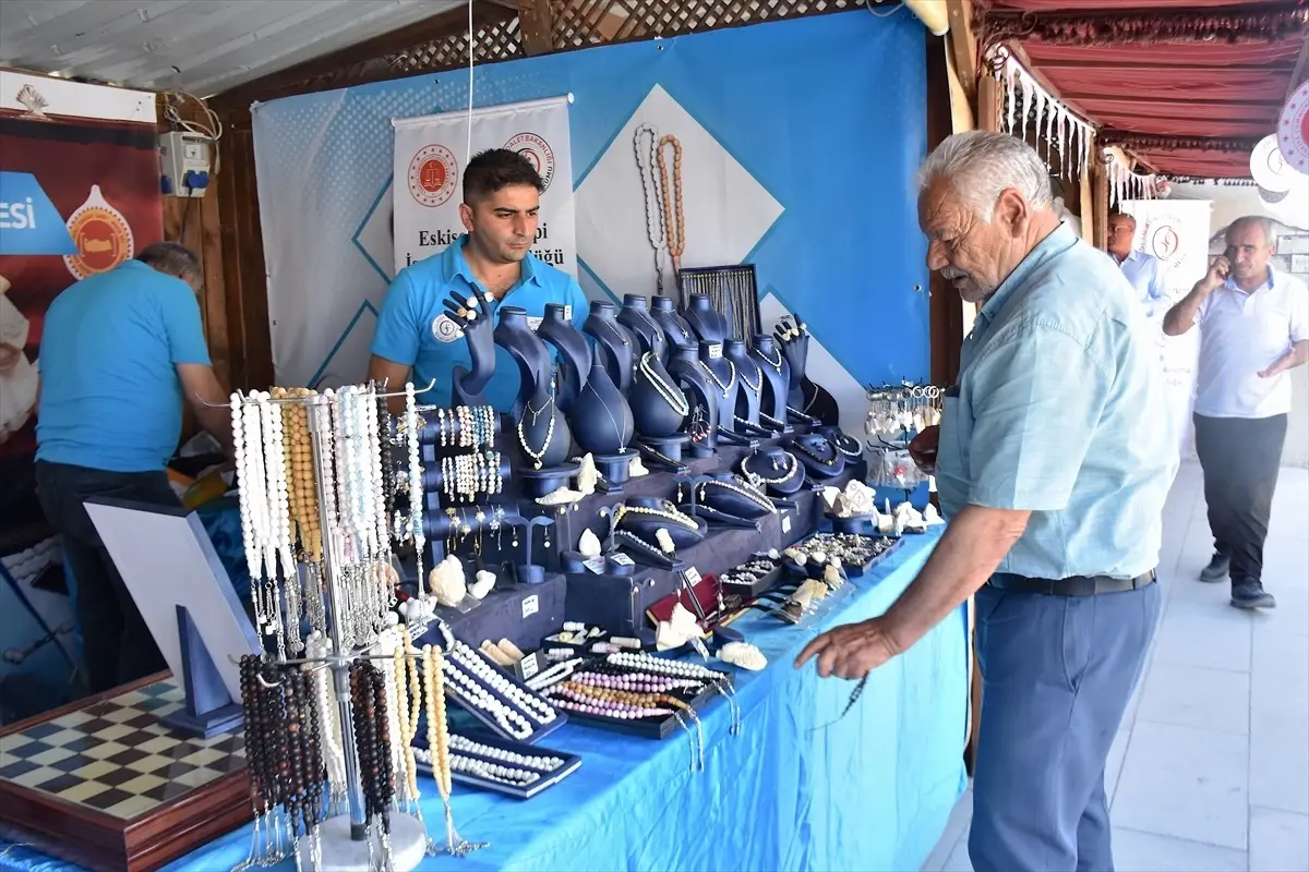 Cezaevlerinde Üretim Yaparak Ekonomiye Katkı Sağlıyorlar