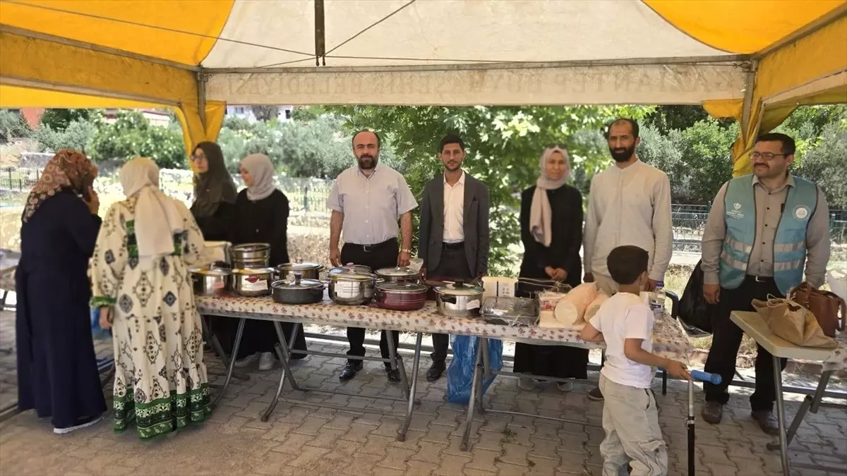 İslahiye'de Kur'an Kursları İçin Kermes Düzenlendi