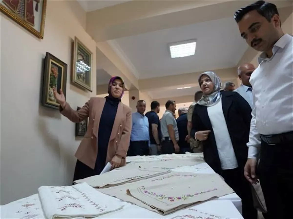 İslahiye ve Nurdağı'nda Halk Eğitim Merkezleri Yıl Sonu Etkinlikleriyle Taçlandı