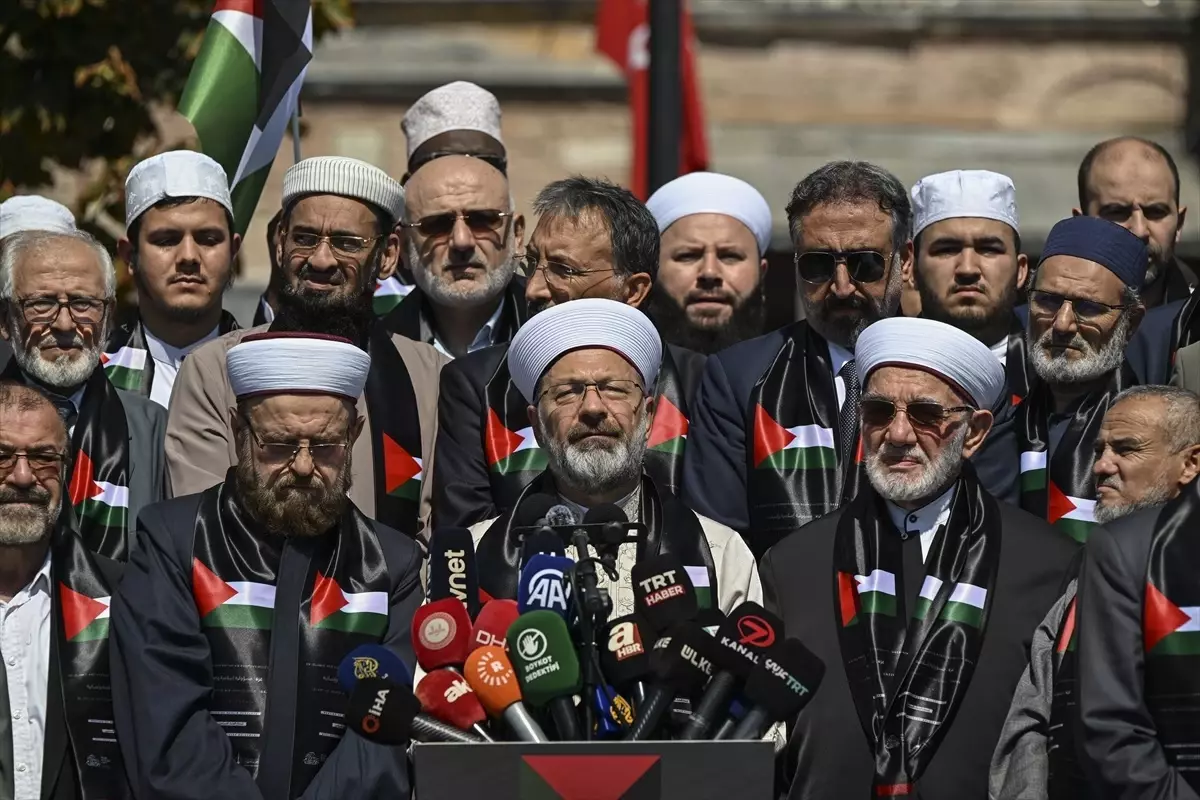 Gazze İçin İslami ve İnsani Sorumluluk Konferansı İstanbul'da Gerçekleşti