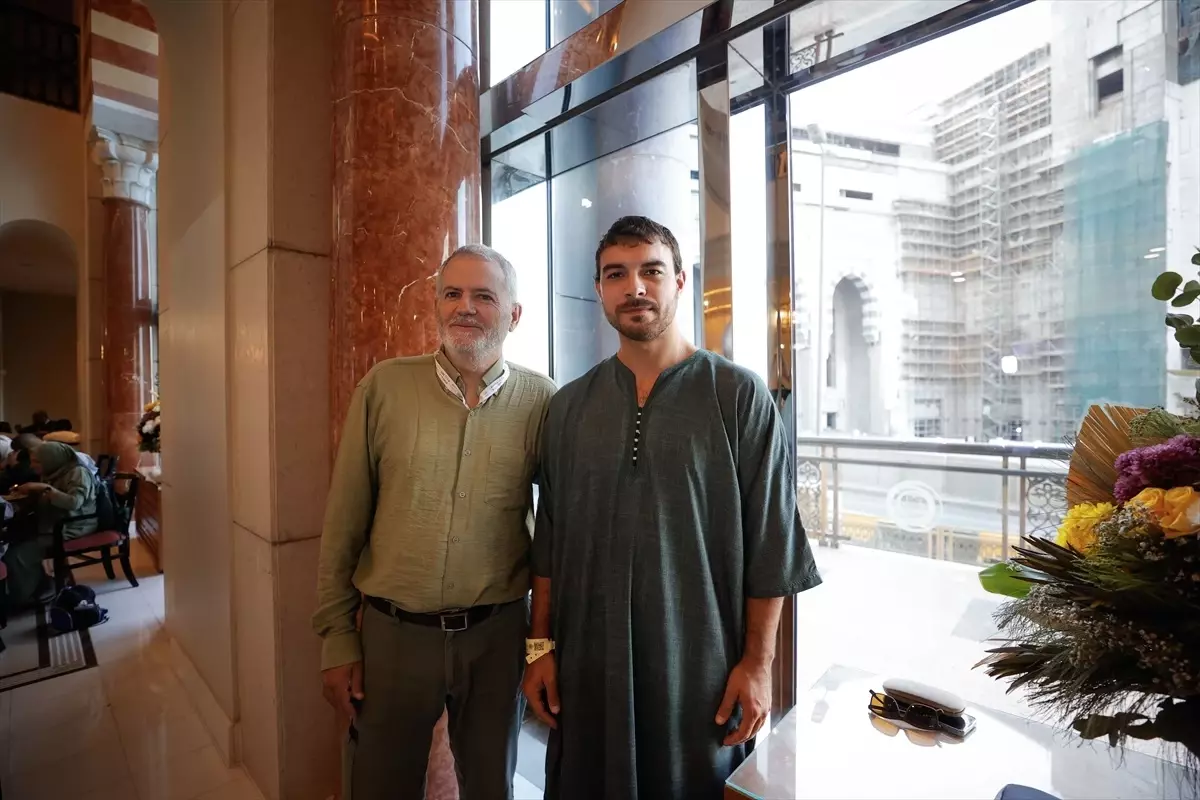 İspanya'dan Mekke'ye at sırtında ulaşan hacı adayları Kabe'de gözyaşı döktü