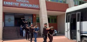 Isparta'da Yan Bakma Nedeniyle Kavga: 3 Yaralı, 2 Tutuklama