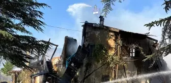 Isparta'da Yangın: İki Katlı Ahşap Ev Küle Döndü