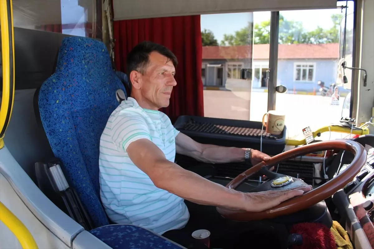 Isparta'da Otobüs Şoförü Fenalaşan Yolcuyu Hastaneye Ulaştırdı