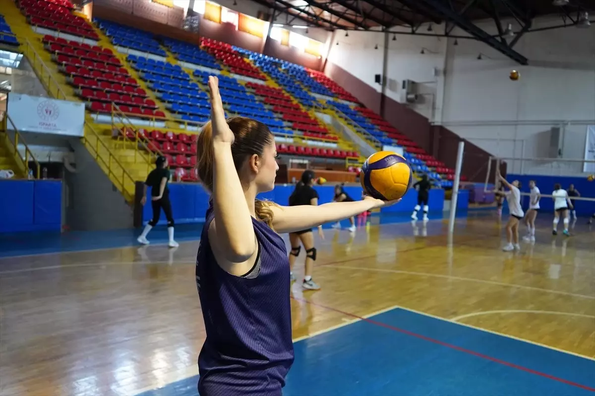 Isparta'da Profesyonel Kadın Voleybol Takımı Kuruldu