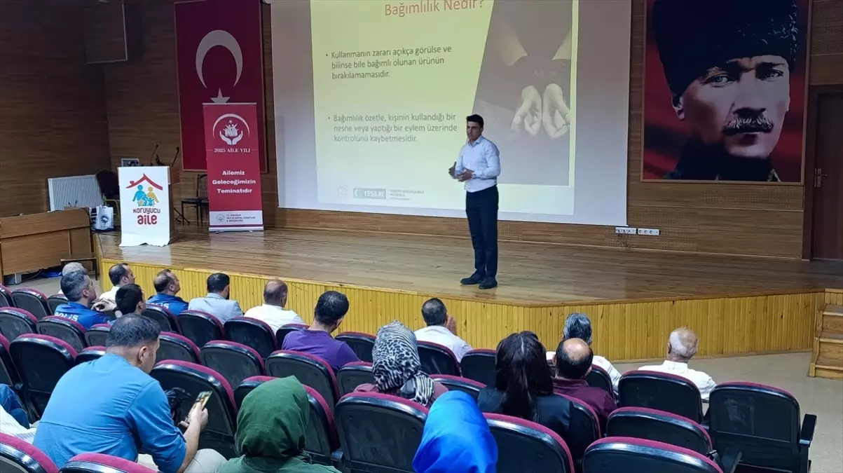 İspir'de Kamu Personeline Bağımlılıkla Mücadele Eğitimi