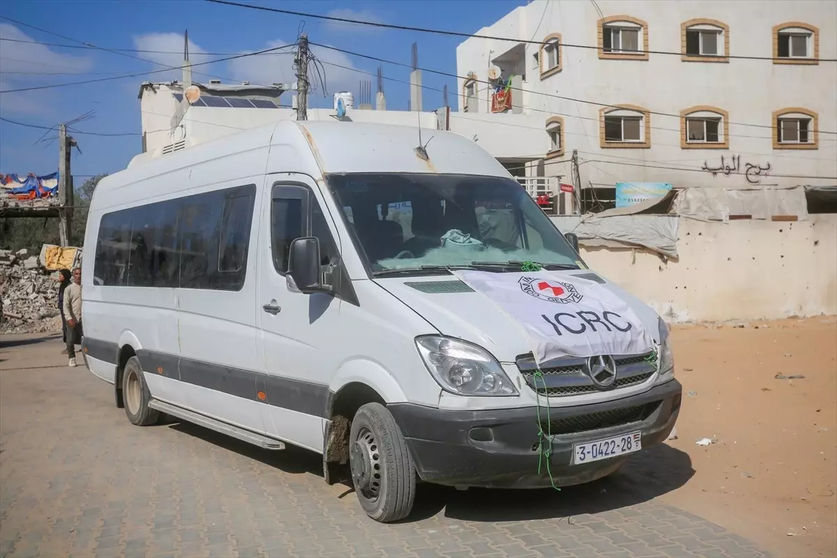 İsrail, ağır koşullarda alıkoyduğu 10 Gazzeliyi serbest bıraktı