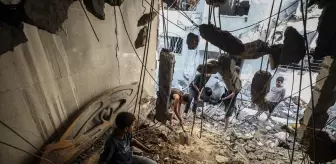 İsrail'in Gazze'ye Düzenlediği Hava Saldırısında 8 Filistinli Hayatını Kaybetti