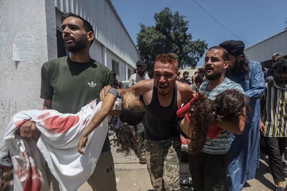 İsrail'in Gazze'ye düzenlediği son saldırılarda 52 Filistinli hayatını kaybetti