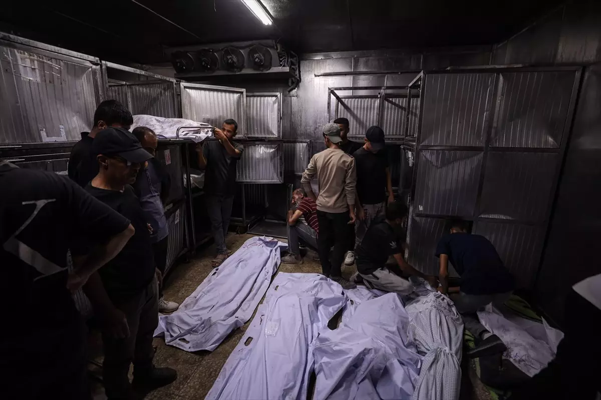 İsrail'in Gazze'ye Saldırılarında 12 Filistinli Hayatını Kaybetti
