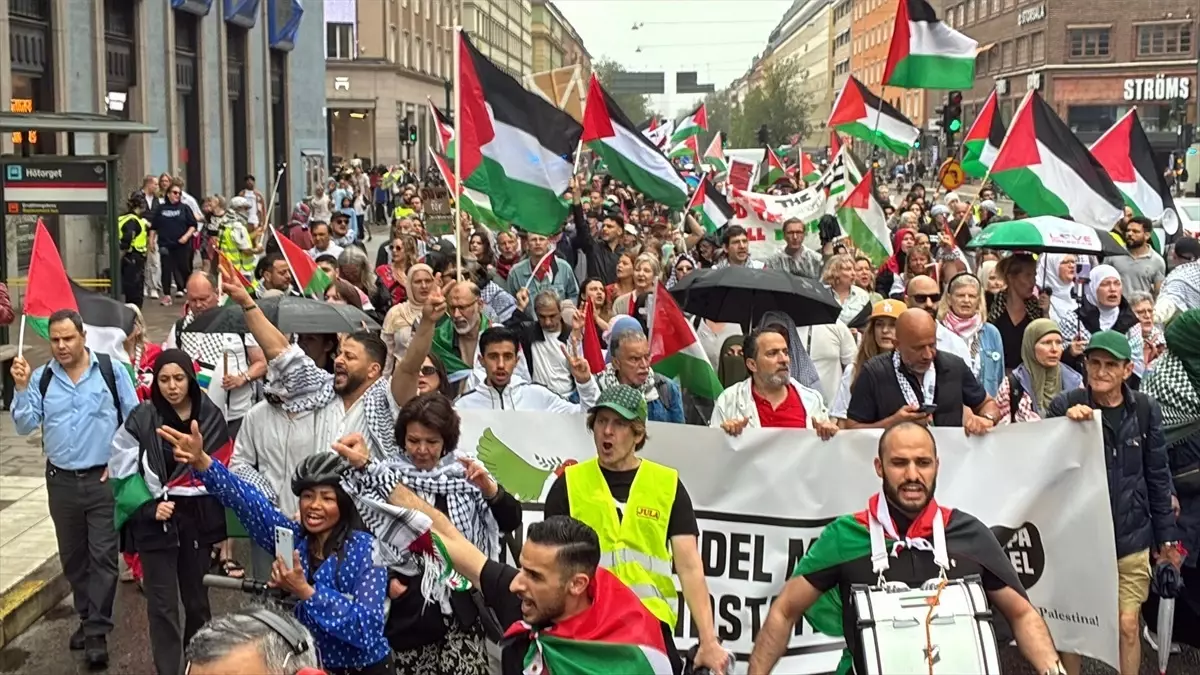 İsveç'te Filistin Destekçileri Gazze'ye Sessiz Kalan Hükümeti Protesto Etti