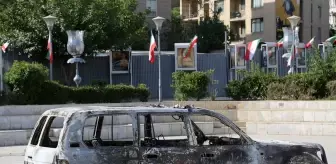 İsrail'in Saldırdığı Ambulans Tahran'da Sergileniyor