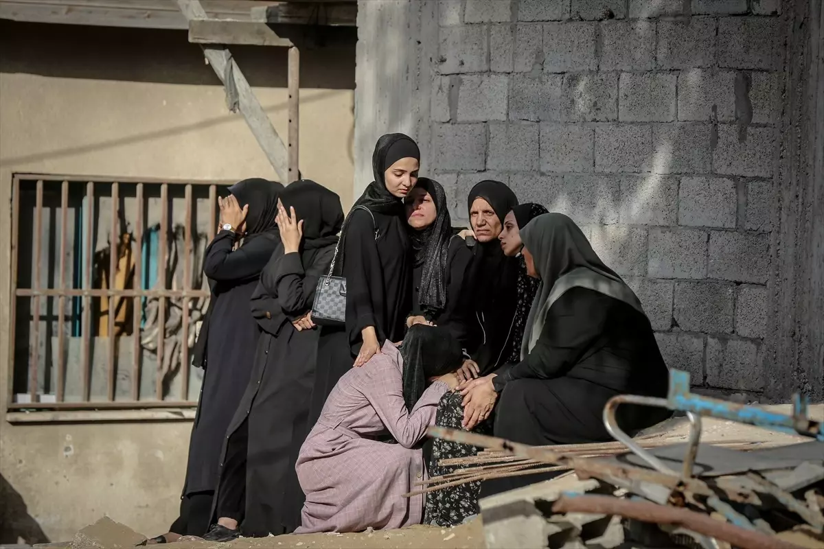 İsrail'in Gazze'ye Saldırılarında 23 Filistinli Hayatını Kaybetti