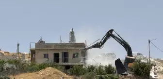 İsrail Ordusu Batı Şeria'da Filistinlilere Ait Yapıları Yıktı