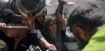 Gazze'de Filistinliler İşgal Saldırılarına Rağmen Hayatta Kalma Mücadelesi Veriyor
