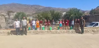 Minik Öğrenciler Fidan Dikti