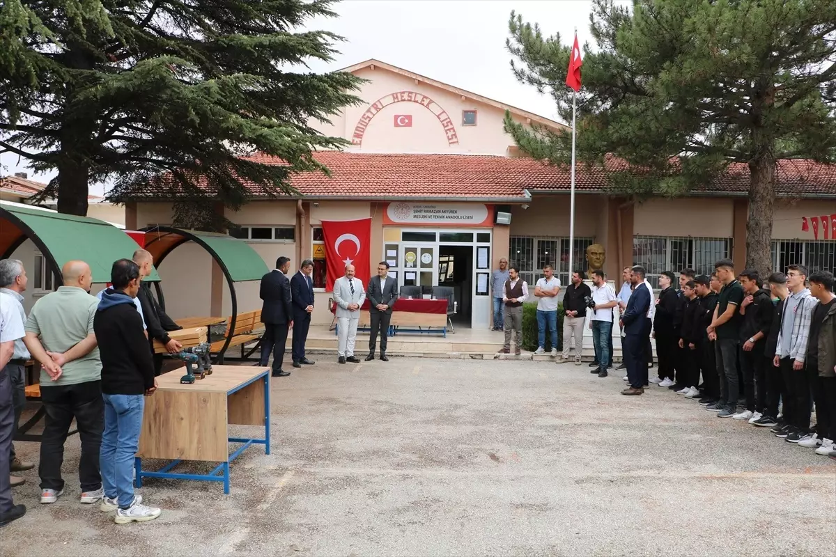 Lise Öğrencilerinden Kamelya Projesi