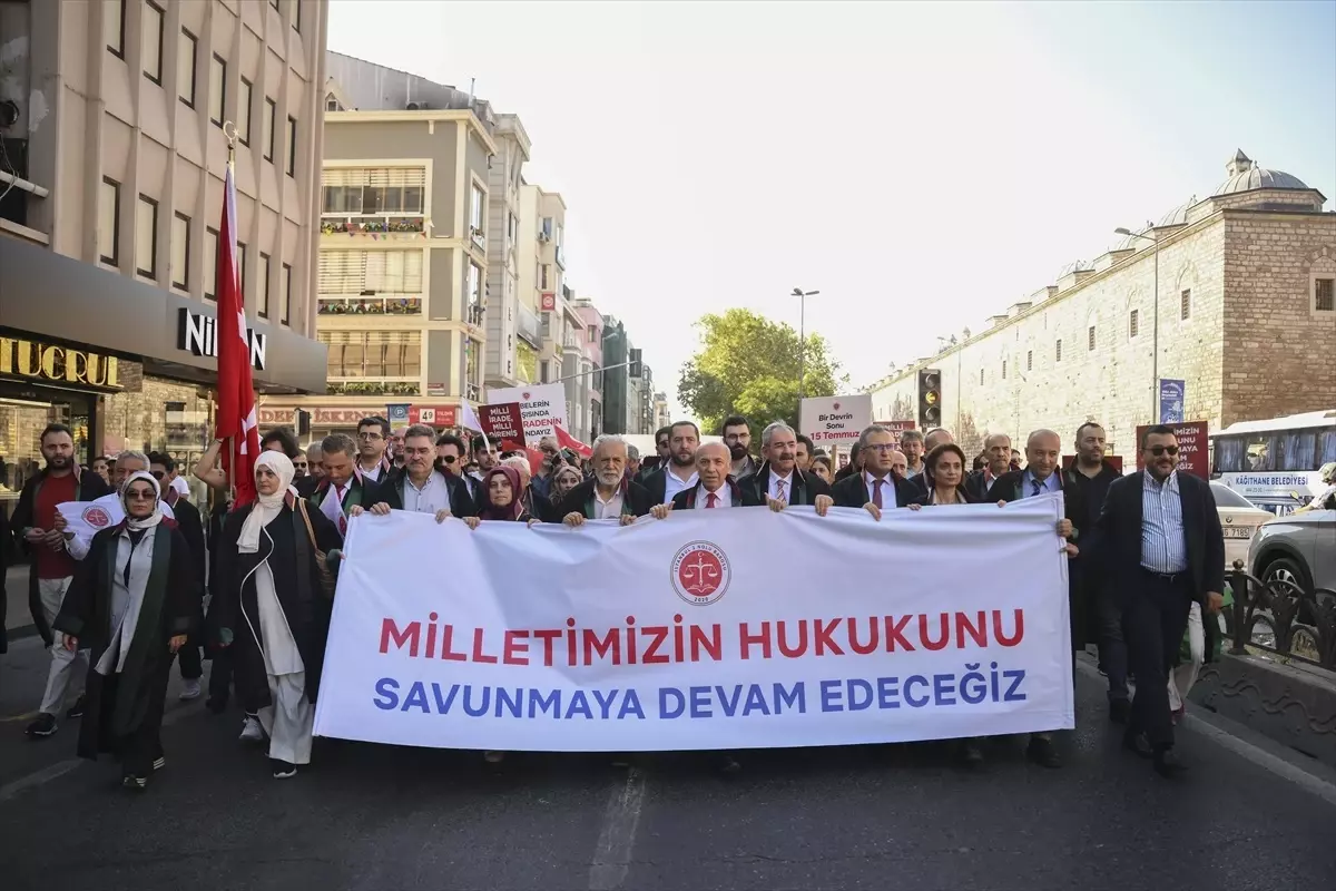 İstanbul 2 Nolu Barosu, FETÖ'nün darbe girişiminin 9. yılı dolayısıyla yürüyüş düzenledi