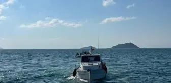 İstanbul Boğazı'nda Sürüklenen Tekne Kurtarıldı