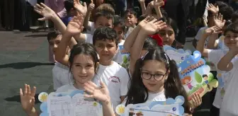 İstanbul'da 2,8 Milyon Öğrenci Karnelerini Aldı ve Yaz Tatiline Girdi