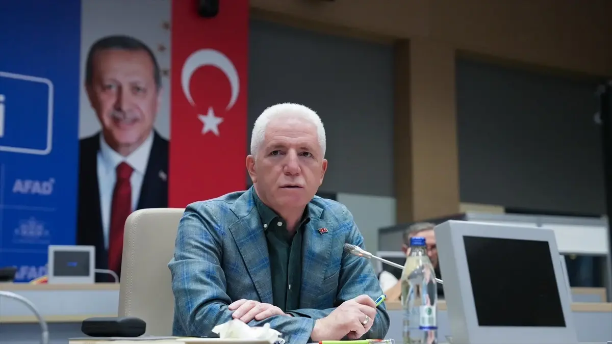 İstanbul Valisi Davut Gül Deprem Kriz Merkezinde Çalışmaları Koordine Etti