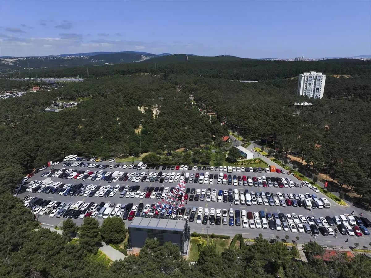 İstanbul'da bayramın üçüncü gününde vatandaşlar sahil ve parklara akın etti