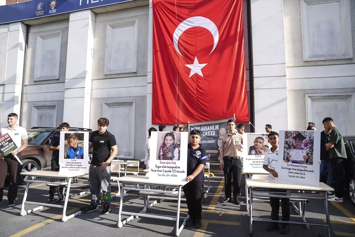 AK Parti İstanbul Gençlik Kolları'ndan Gazze'deki Çocuklar İçin 'Boş Sıralar' Etkinliği
