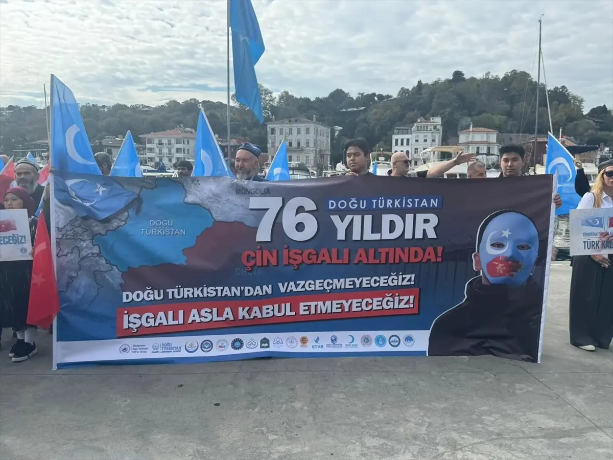 Uygur Politikasına Protesto İstanbul'da Gerçekleşti