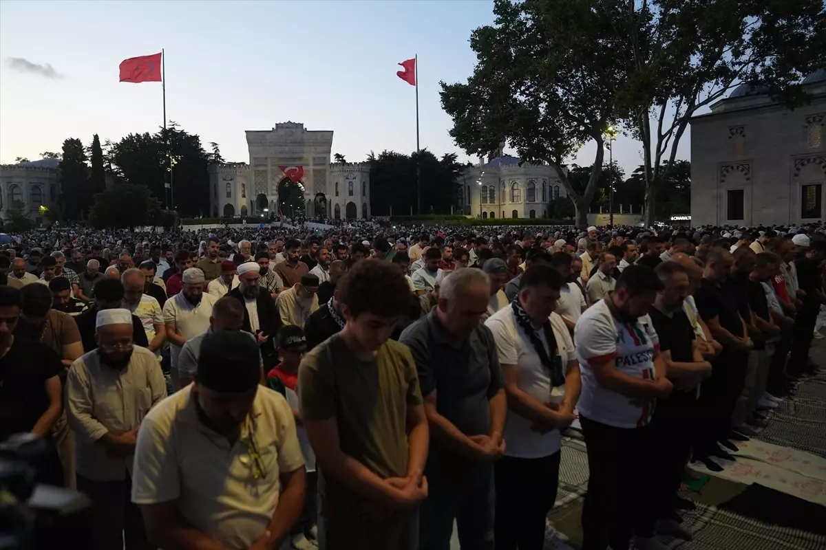 İstanbul'da 'Gazze'ye Umut Ol' Yürüyüşü Düzenlendi
