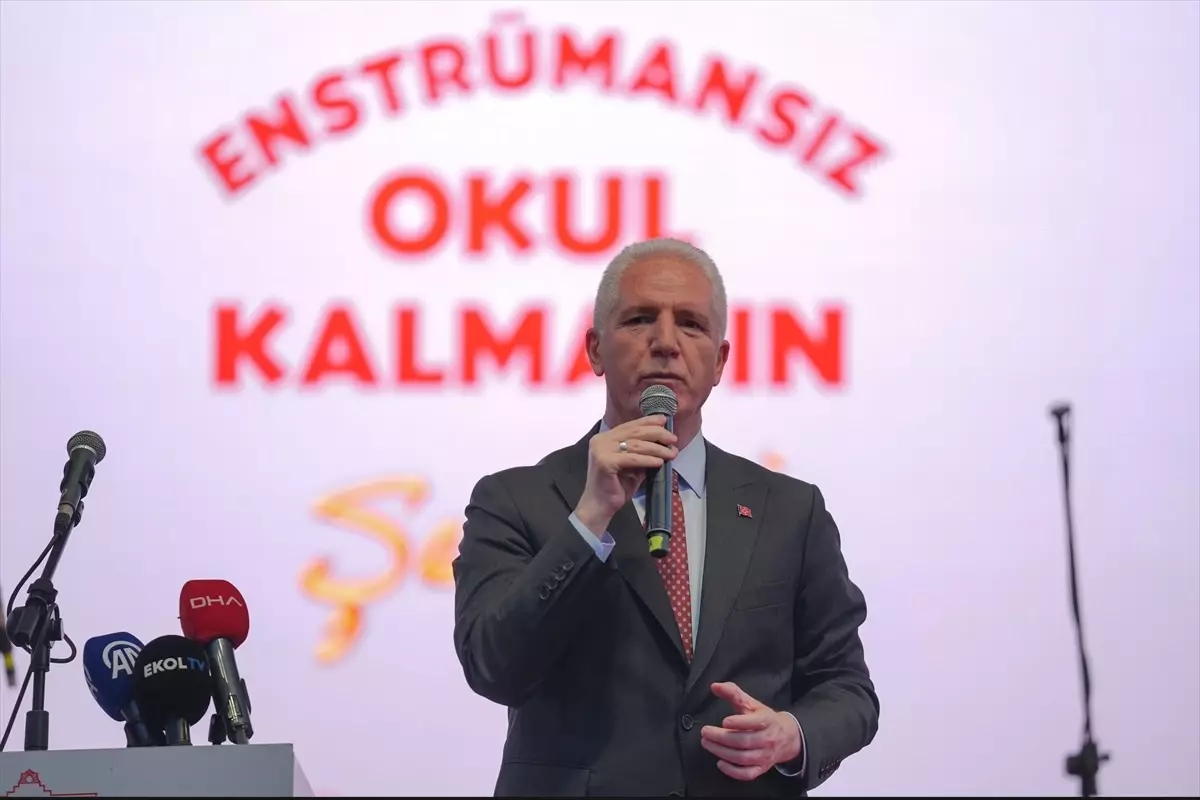 İstanbul'da 'Enstrümansız Okul Kalmasın' Şenliği Düzenlendi