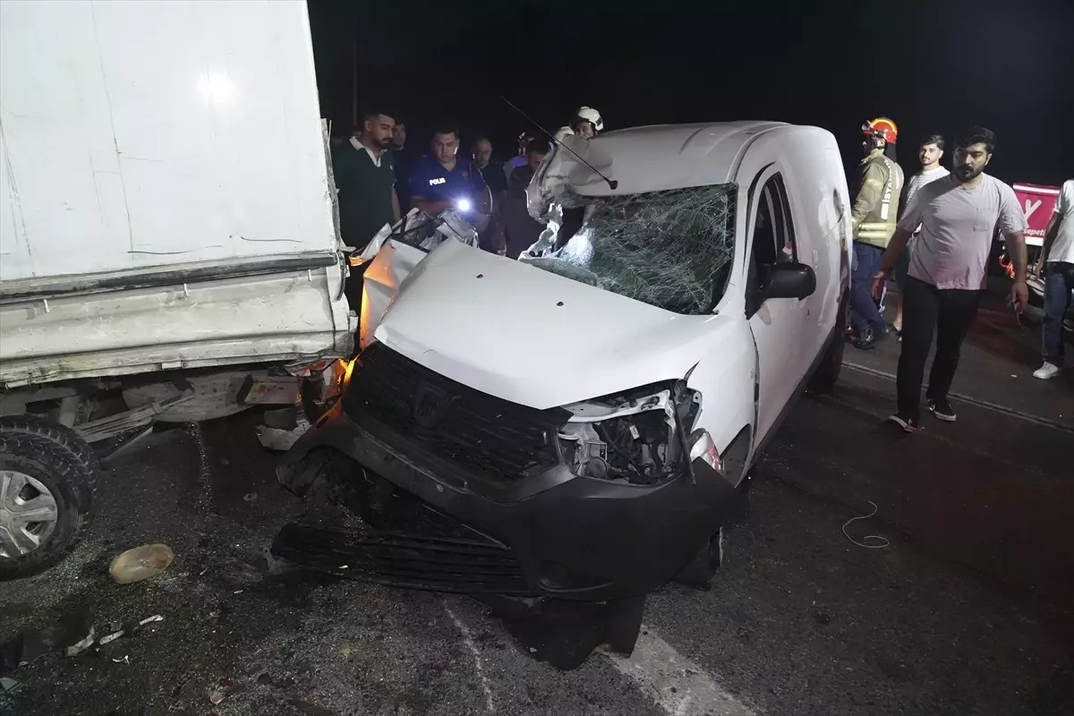 Bayrampaşa'da Trafik Kazası: 1'i Ağır 3 Yaralı