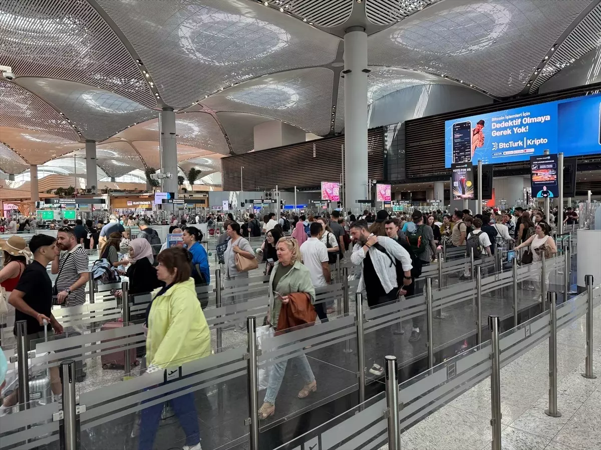 İstanbul ve Sabiha Gökçen Havalimanları'nda Kurban Bayramı Yoğunluğu