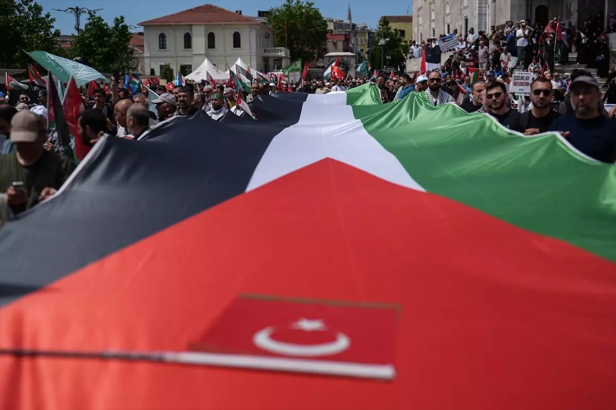 İstanbul'da 'Her adım Gazze ve Kudüs için' yürüyüşü düzenlendi