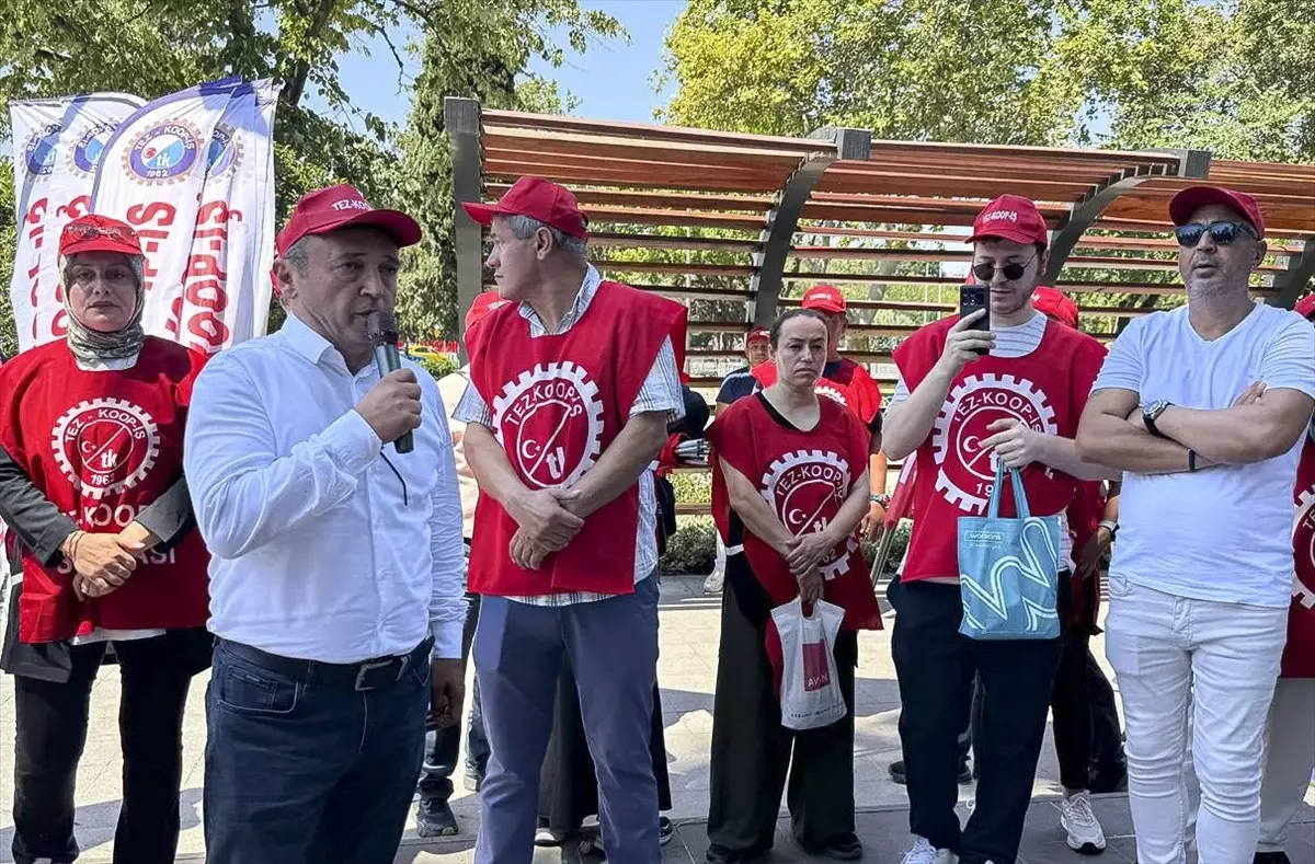 İstanbul'da Kamu İşçileri Toplu İş Sözleşmesi İçin Eylem Düzenledi