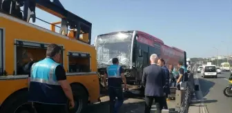 İstanbul'da Metrobüs Kazası: Bariyerlere Çarptı