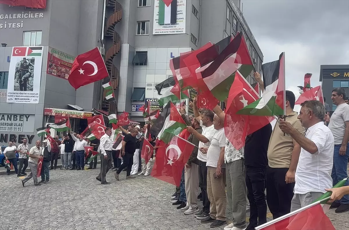 Bağcılar'da Oto Center'dan Gazze Soykırımına Protesto