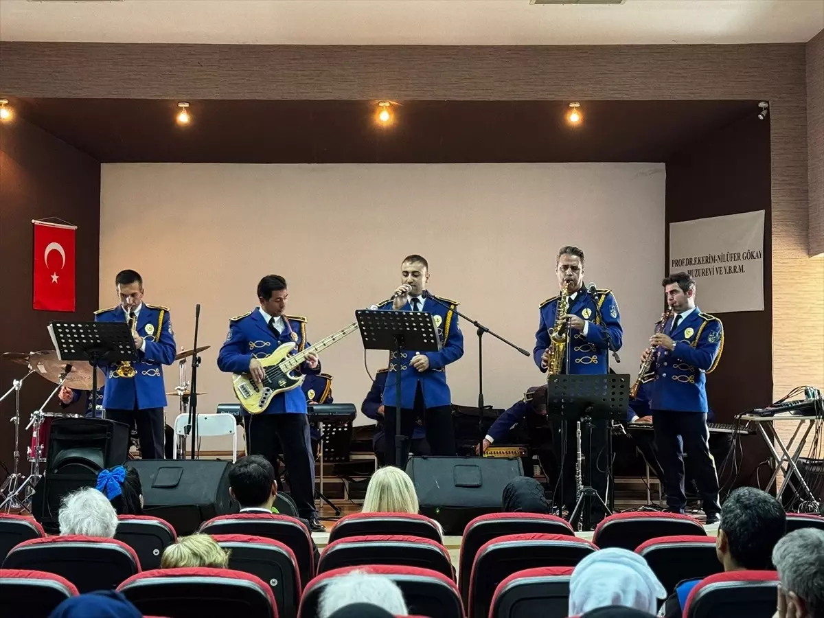 Polis Bandosu'ndan Dünya Yaşlılar Günü Konseri