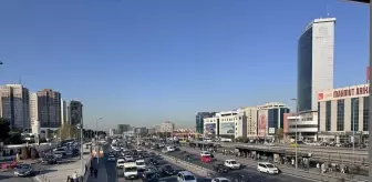 İstanbul'da sabah saatlerinde trafik yoğunluğu yaşanıyor