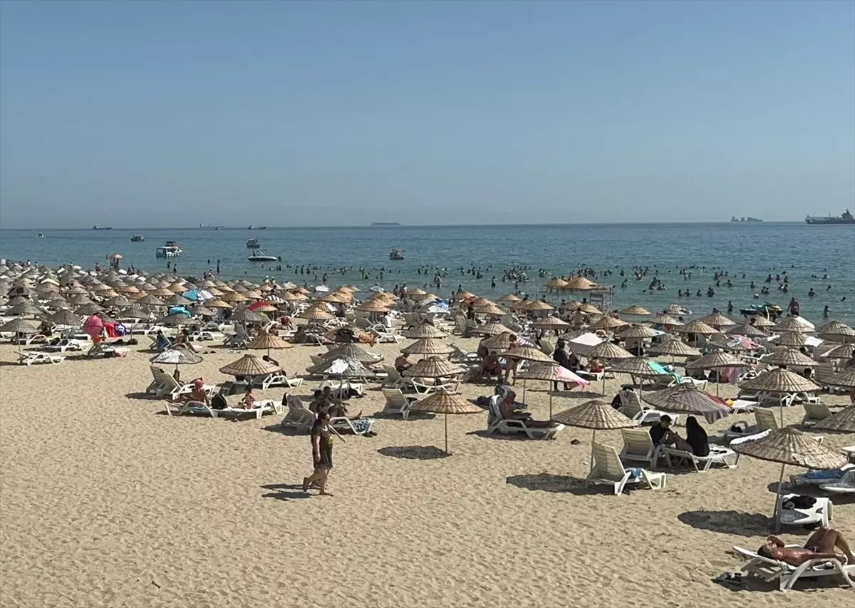 İstanbullular Sıcak Hava Nedeniyle Sahillere Akın Etti