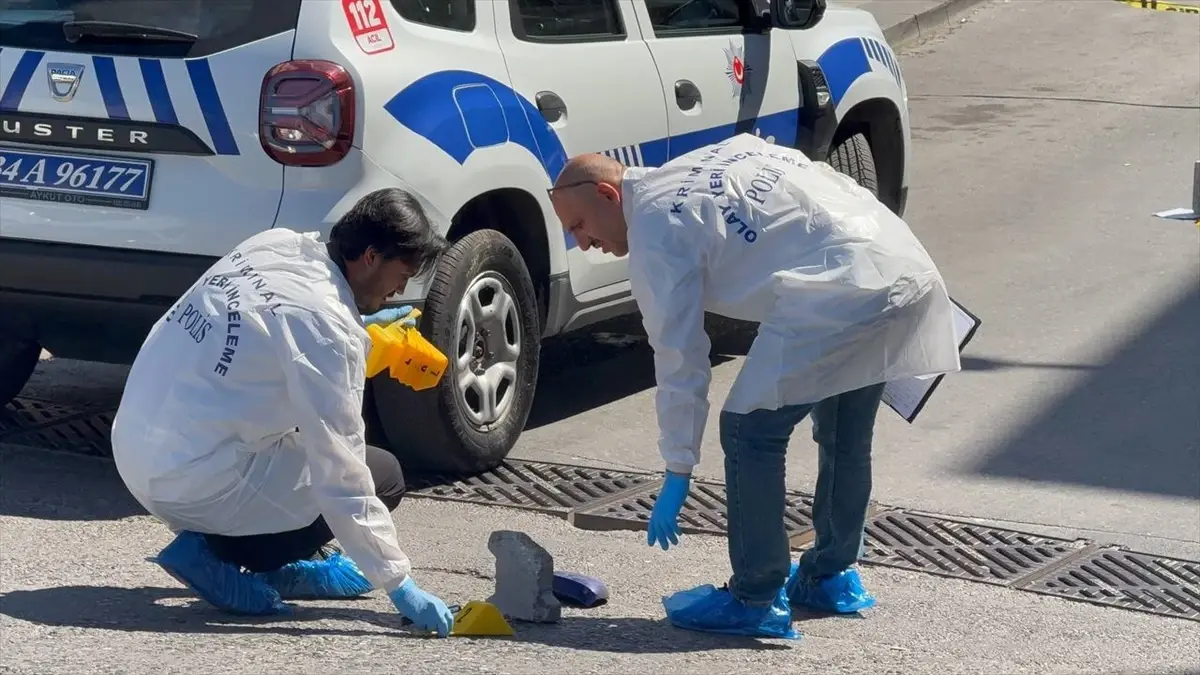 Ümraniye'de Kuyumcuya Soygun Girişimi: Maskeli Şüpheliler Kaçtı